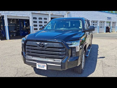 Used 2023 Toyota Tundra SR5 w/ SR5 Convenience Package AWD/4WD image 4