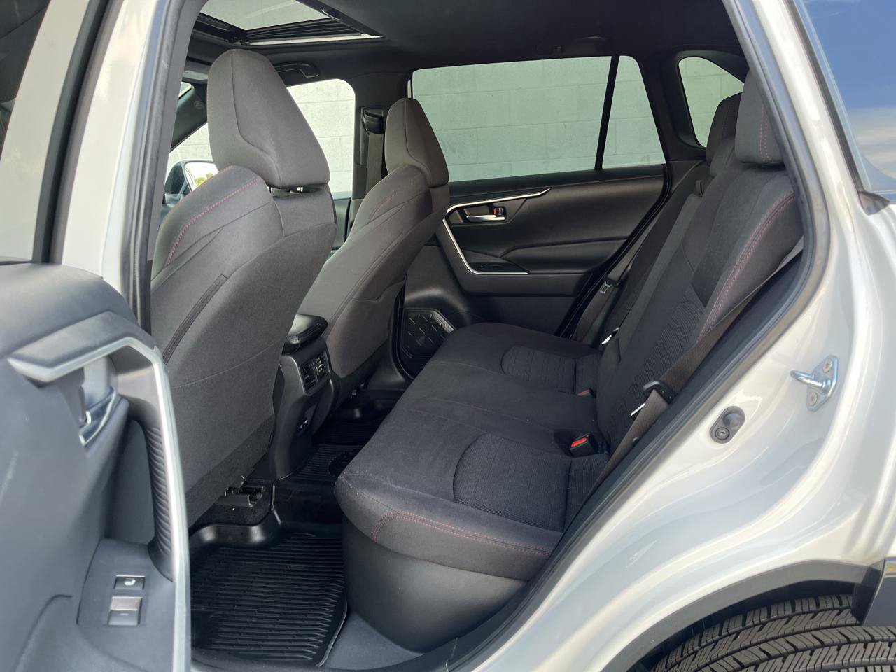 Used 2022 Toyota RAV4 SE w/ Weather & Moonroof Package AWD/4WD image 6