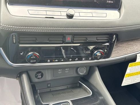 New 2026 Nissan Rogue Platinum image 32