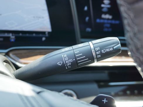 Used 2022 Cadillac Escalade Sport Platinum w/ LPO, ONYX Package image 22