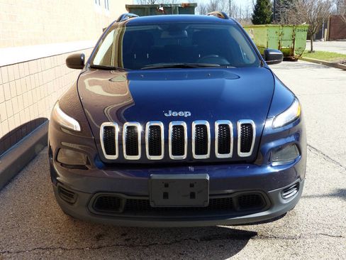 Used 2016 Jeep Cherokee Sport image 2