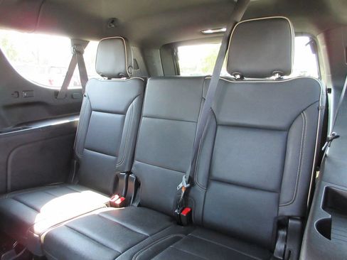 Certified 2022 GMC Yukon XL SLT w/ SLT Premium Package AWD/4WD image 26