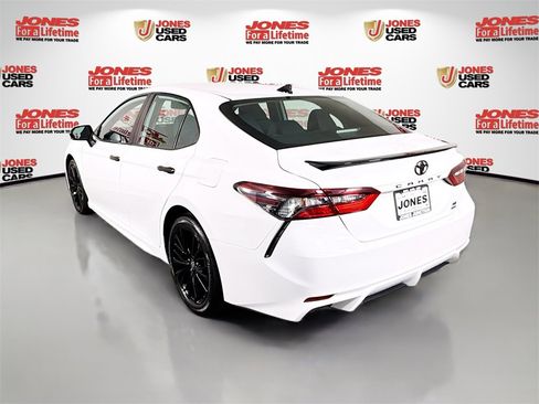 Certified 2022 Toyota Camry SE image 2