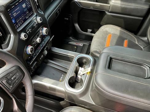 Used 2022 GMC Sierra 1500 AT4 w/ AT4 Preferred Package AWD/4WD image 9