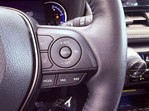 Used 2020 Toyota RAV4 Limited AWD/4WD image 25