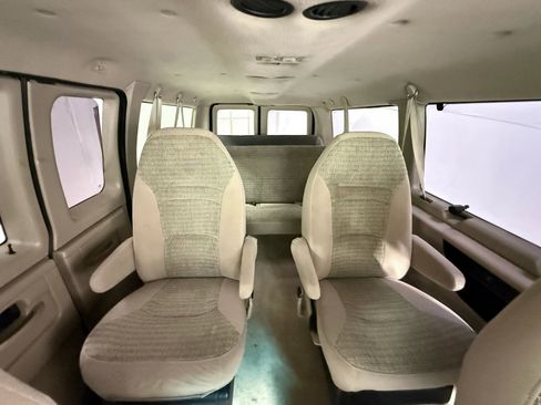 Used 2002 Ford E-350 and Econoline 350 Van image 36