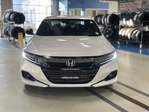 Used 2022 Honda Accord Sport image 2