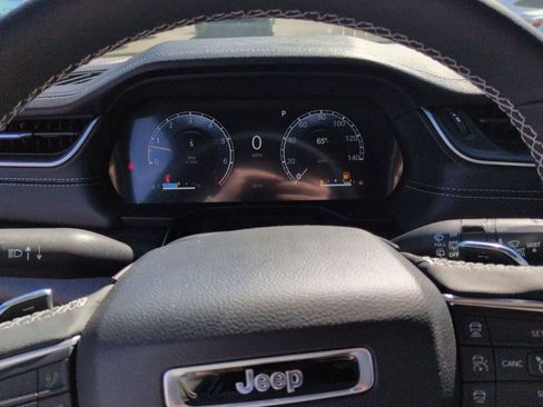 New 2025 Jeep Grand Cherokee Limited w/ Black Appearance Package AWD/4WD image 30