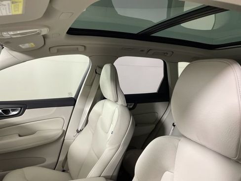 Certified 2025 Volvo XC60 T8 Plus w/ Protection Package Premier AWD/4WD image 27
