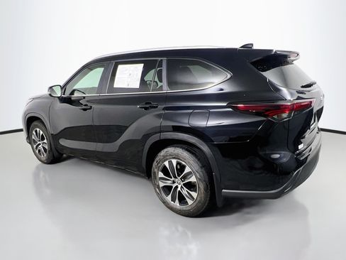 Used 2026 Toyota Highlander XLE AWD/4WD image 8