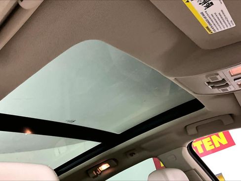 Used 2011 Cadillac SRX Premium image 12