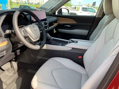 New 2026 Toyota Grand Highlander AWD image 10