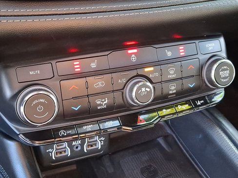 Used 2022 Dodge Durango GT image 17