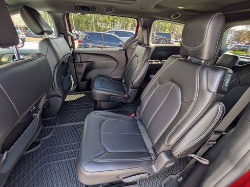 New 2026 Chrysler Pacifica Select FWD image 23