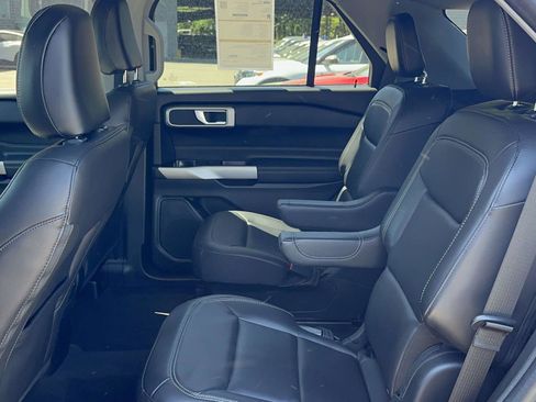 Certified 2022 Ford Explorer XLT w/ Equipment Group 202A AWD/4WD image 14