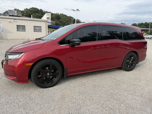 Used 2023 Honda Odyssey Sport image 3