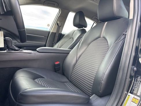 Used 2024 Toyota Camry SE image 8