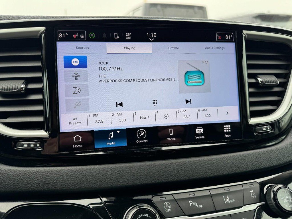 Used 2024 Chrysler Pacifica Touring-L FWD image 20
