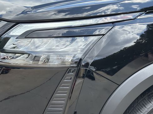 Used 2026 Nissan Pathfinder SL w/ SL Premium Package FWD image 29