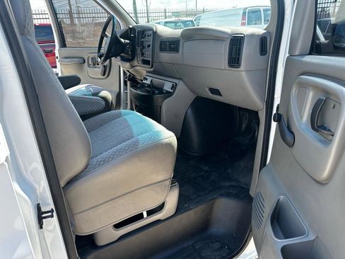 Used 2001 Chevrolet Express 1500 RWD image 62