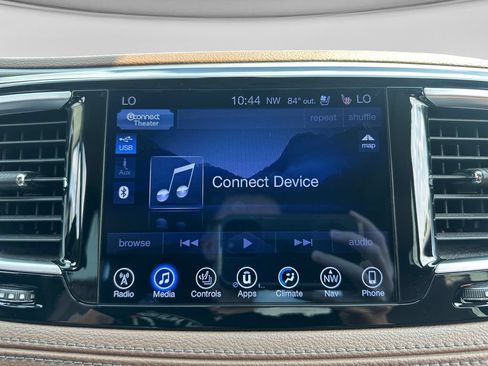 Used 2017 Chrysler Pacifica Limited w/ UConnect Theater Package FWD image 21