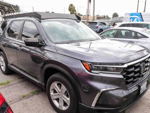 Used 2024 Honda Pilot LX image 2