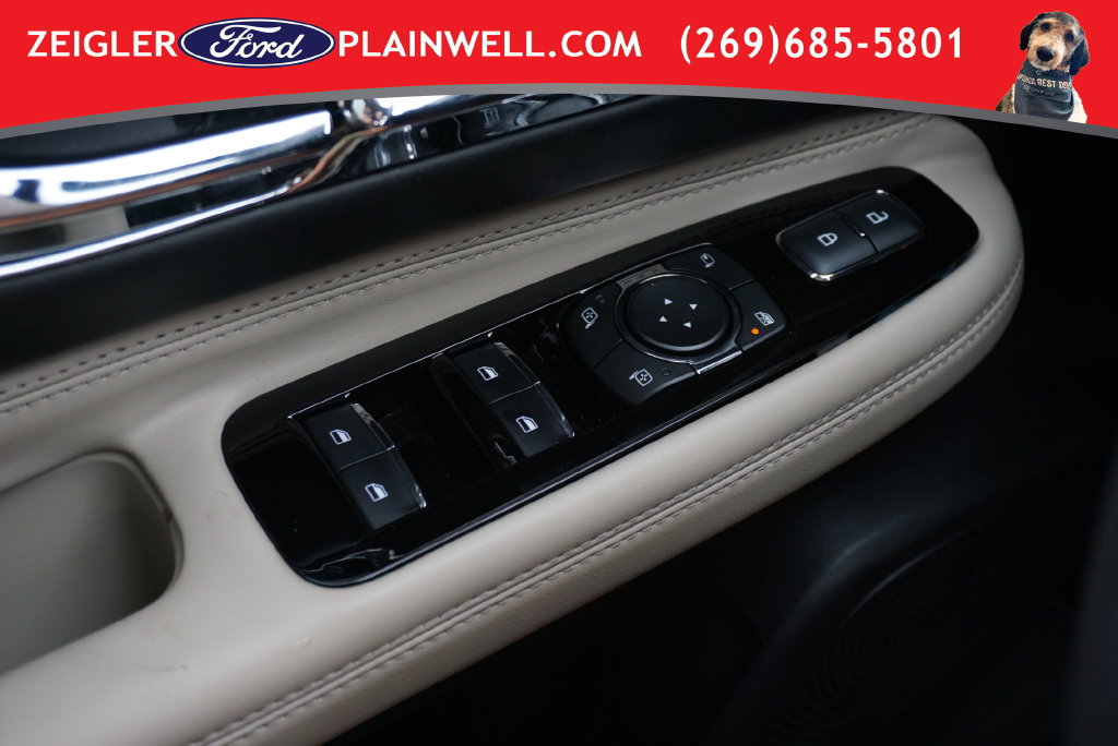 Used 2025 Lincoln Corsair Grand Touring AWD/4WD image 36