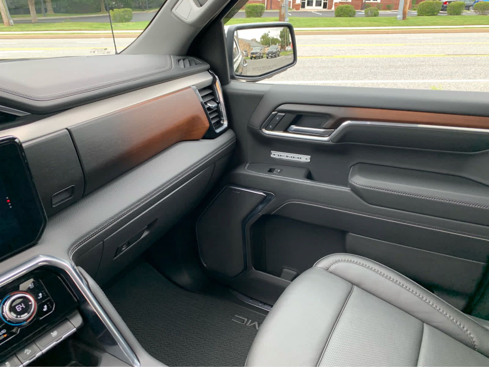 Used 2024 GMC Sierra 1500 Denali w/ Denali Reserve Package AWD/4WD image 21