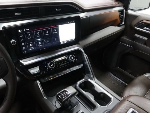 Used 2022 GMC Sierra 1500 Denali w/ Technology Package AWD/4WD image 32