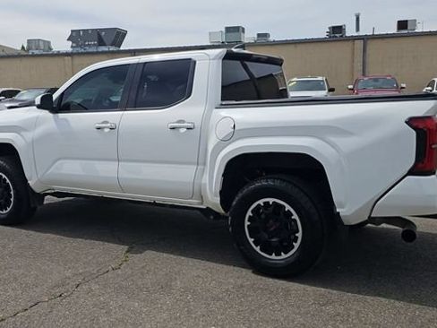 Used 2024 Toyota Tacoma SR5 AWD/4WD image 7