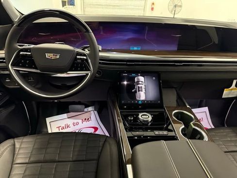Used 2026 Cadillac Escalade ESV Platinum Sport w/ LPO, ONYX Package image 18