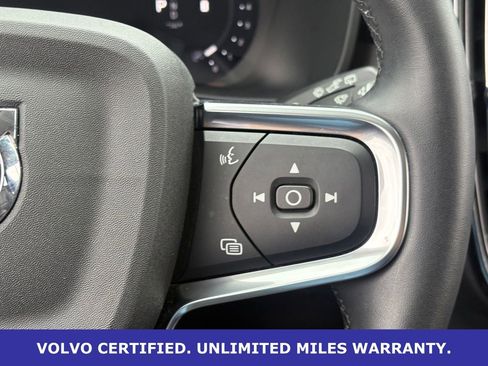 Certified 2025 Volvo XC40 B5 Plus AWD/4WD image 17