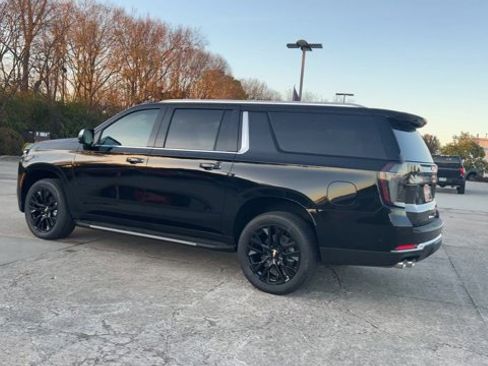 New 2026 Chevrolet Suburban Premier image 6