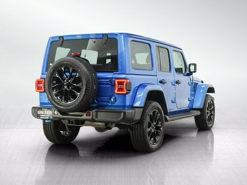 Used 2022 Jeep Wrangler Unlimited Sahara w/ Cold Weather Group AWD/4WD image 5