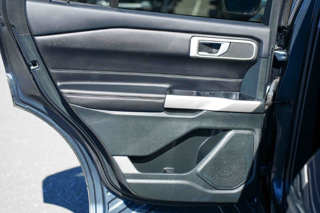 Used 2023 Ford Explorer XLT w/ Equipment Group 202A AWD/4WD image 19