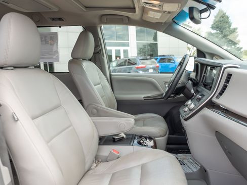 Used 2016 Toyota Sienna XLE Premium AWD/4WD image 25