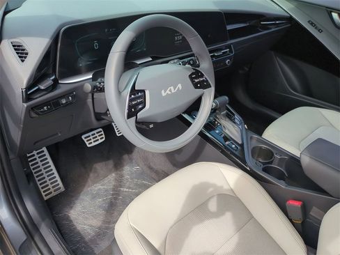 New 2025 Kia Niro EX Touring image 3