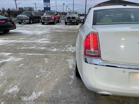 Used 2013 Chrysler 300 C w/ Light Group image 13