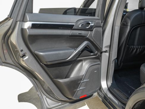 Used 2014 Porsche Cayenne image 42