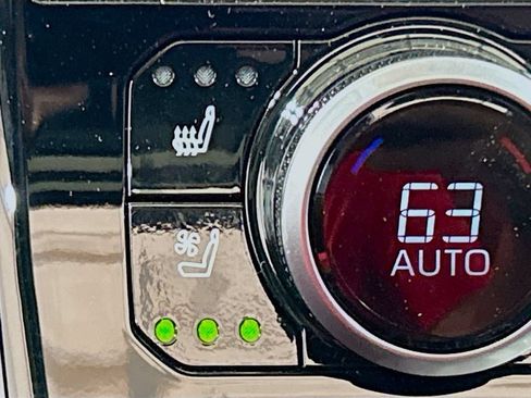 Used 2025 Toyota Highlander Platinum AWD/4WD image 17