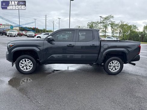 Used 2025 Toyota Tacoma SR image 3