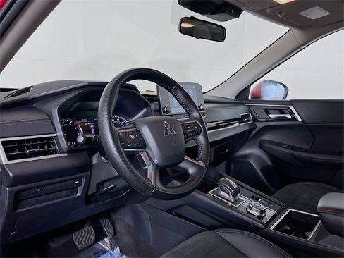 Used 2024 Mitsubishi Outlander SE image 10
