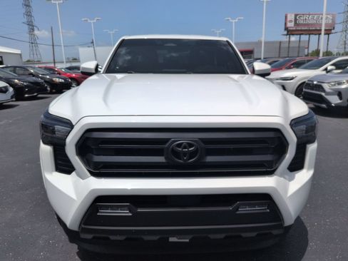 Used 2024 Toyota Tacoma SR5 AWD/4WD image 8