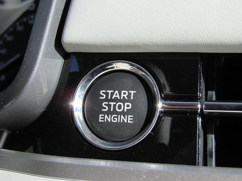 New 2026 Mitsubishi Outlander SE image 17