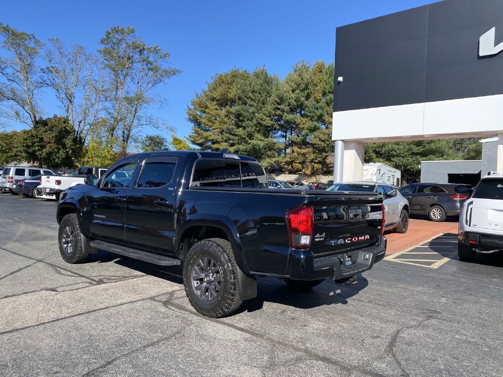 Used 2022 Toyota Tacoma SR5 AWD/4WD image 3