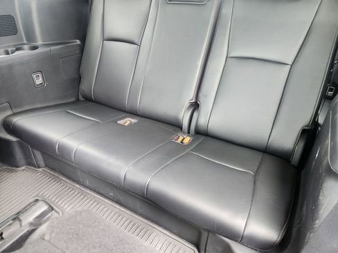Used 2023 Toyota Highlander Limited FWD image 31