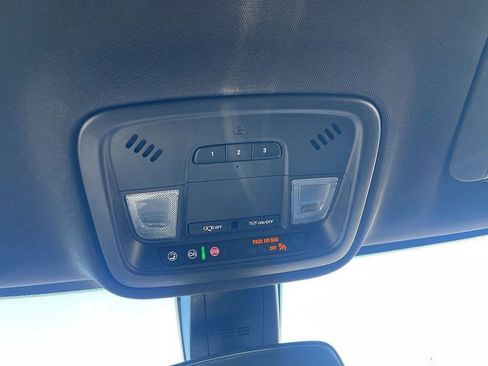 Used 2023 Chevrolet Traverse LT image 44