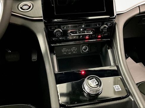 New 2025 Jeep Grand Cherokee Altitude image 7