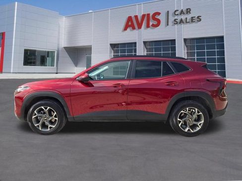 Used 2025 Chevrolet Trax LT w/ LT Convenience Package FWD image 11