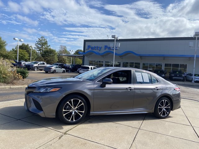 Used 2018 Toyota Camry SE FWD image 6